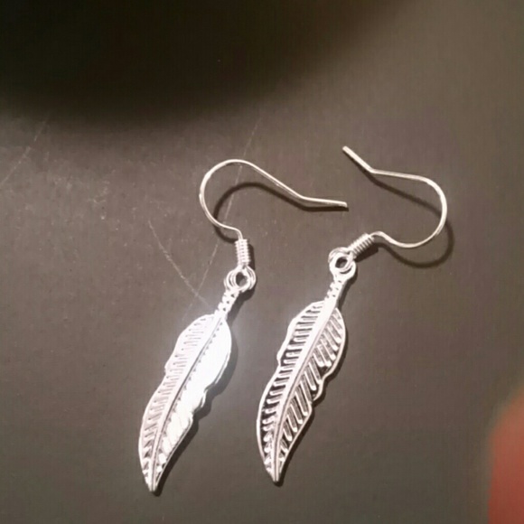 925 Feather Earrings NWOT - Picture 2 of 2